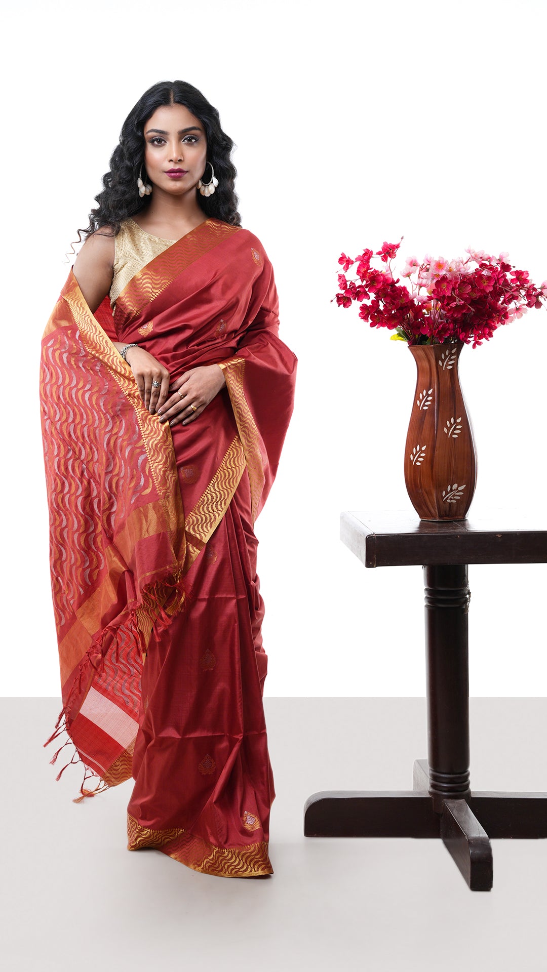 A silk saree in rust colour. A pure silk saree with earthy tone. Crafted with silk Warp and weft. Standard 5.5-meter length. Includes matching blouse piece. handloom silk sari