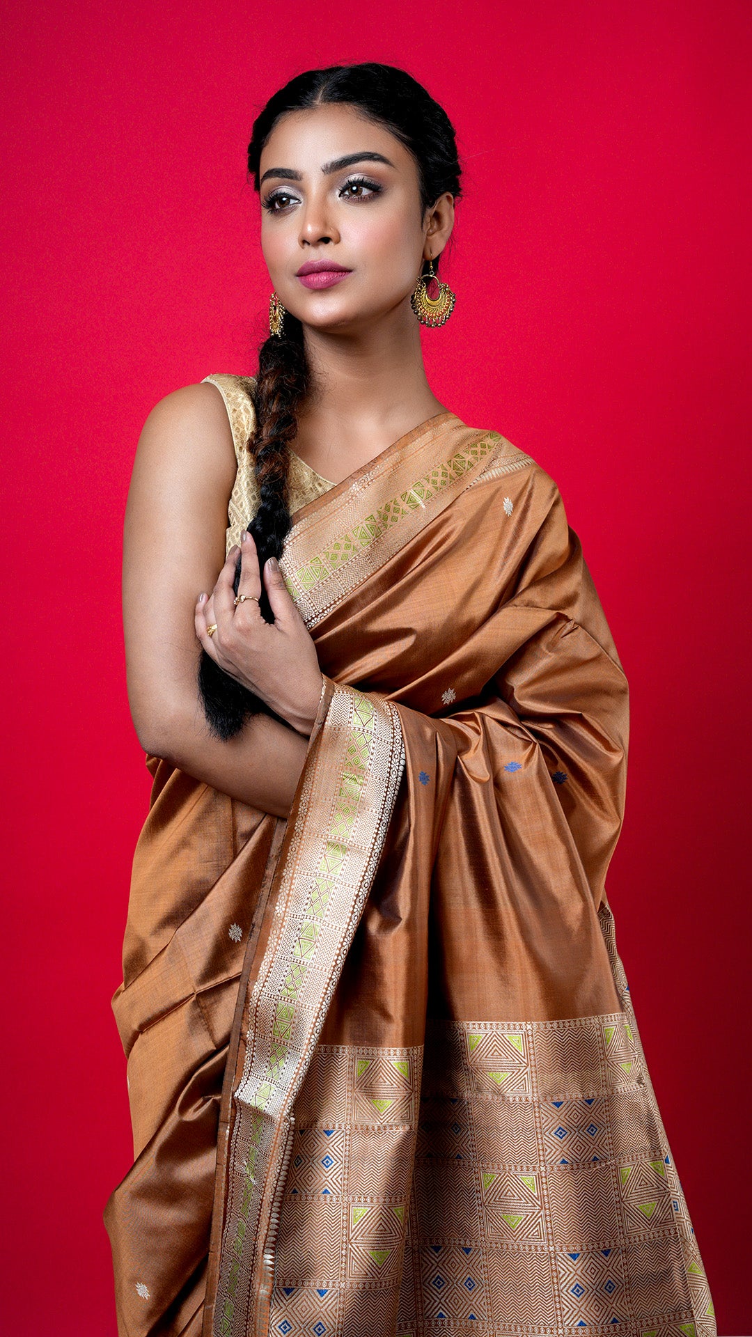 A silk saree in copper colour. A tangail silk saree in bright copper hue. Crafted with silk Warp and weft. Standard 5.5-meter length. Includes matching blouse piece. Tangail saree, handloom silk sari