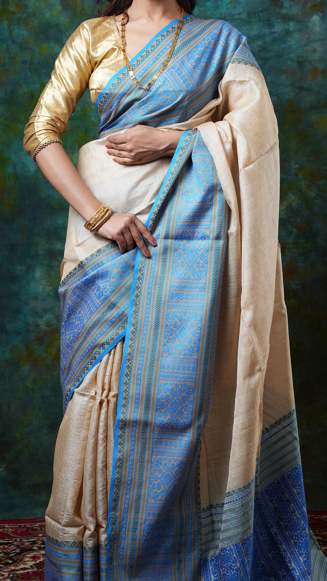 A tassar with blue weave