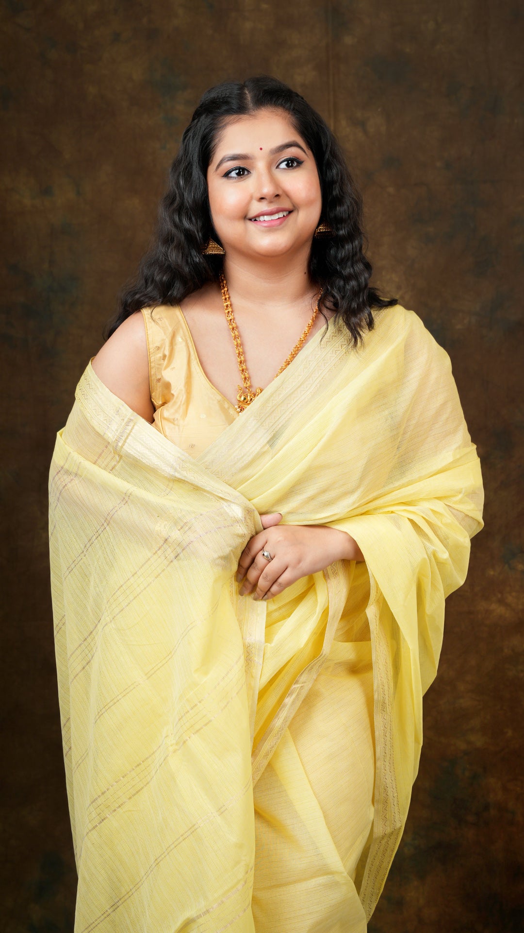 A lemon yellow tangail saree