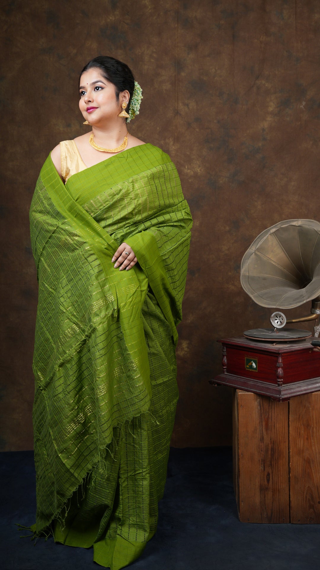 A green tangail saree