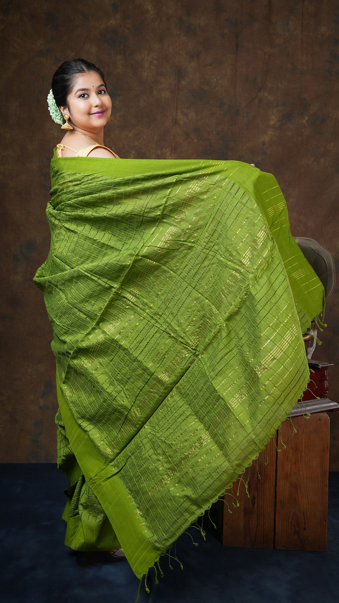 A green tangail saree