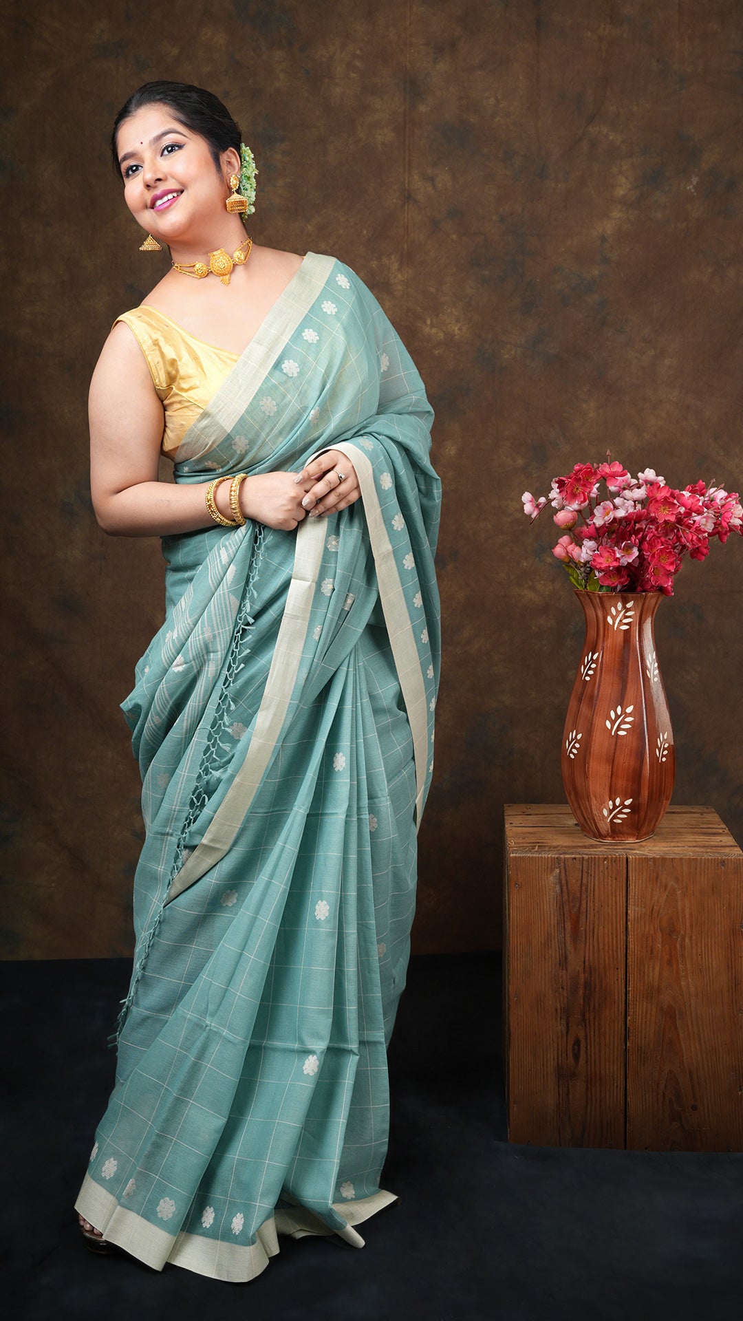 A green coloured tangail saree