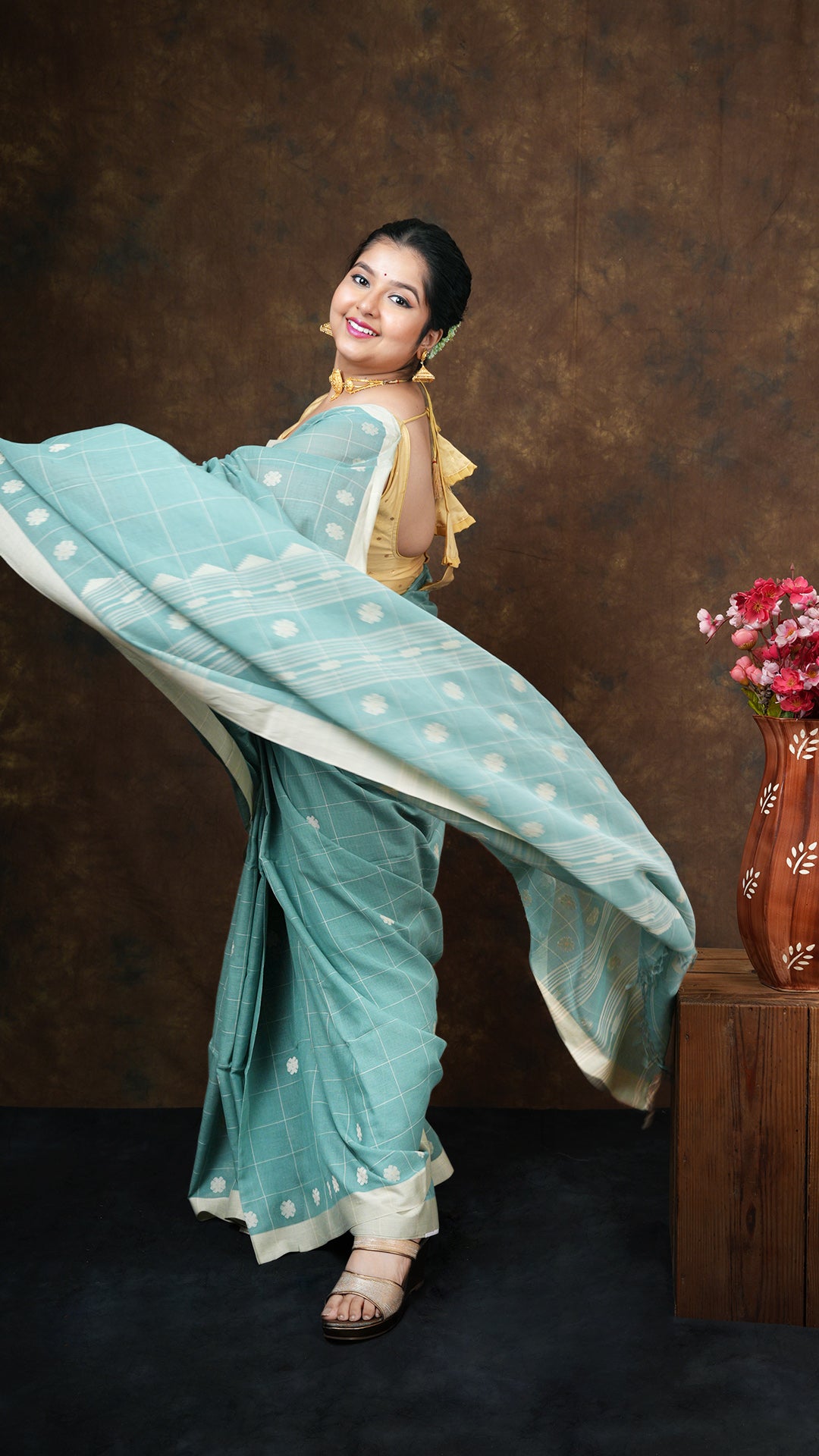 A green coloured tangail saree