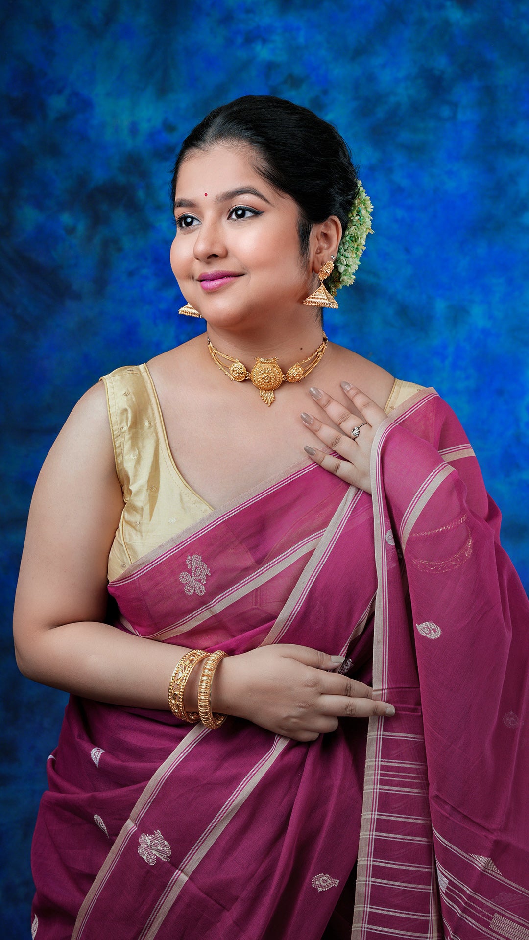 A magenta coloured tangail saree