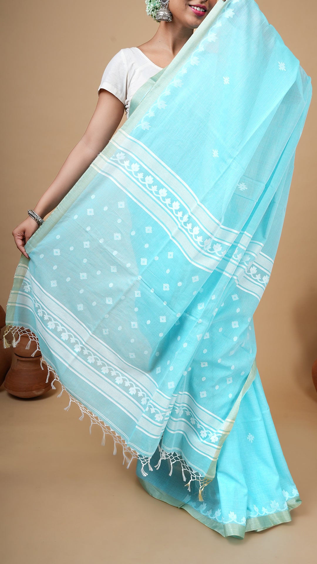 A firozi bluetangail saree