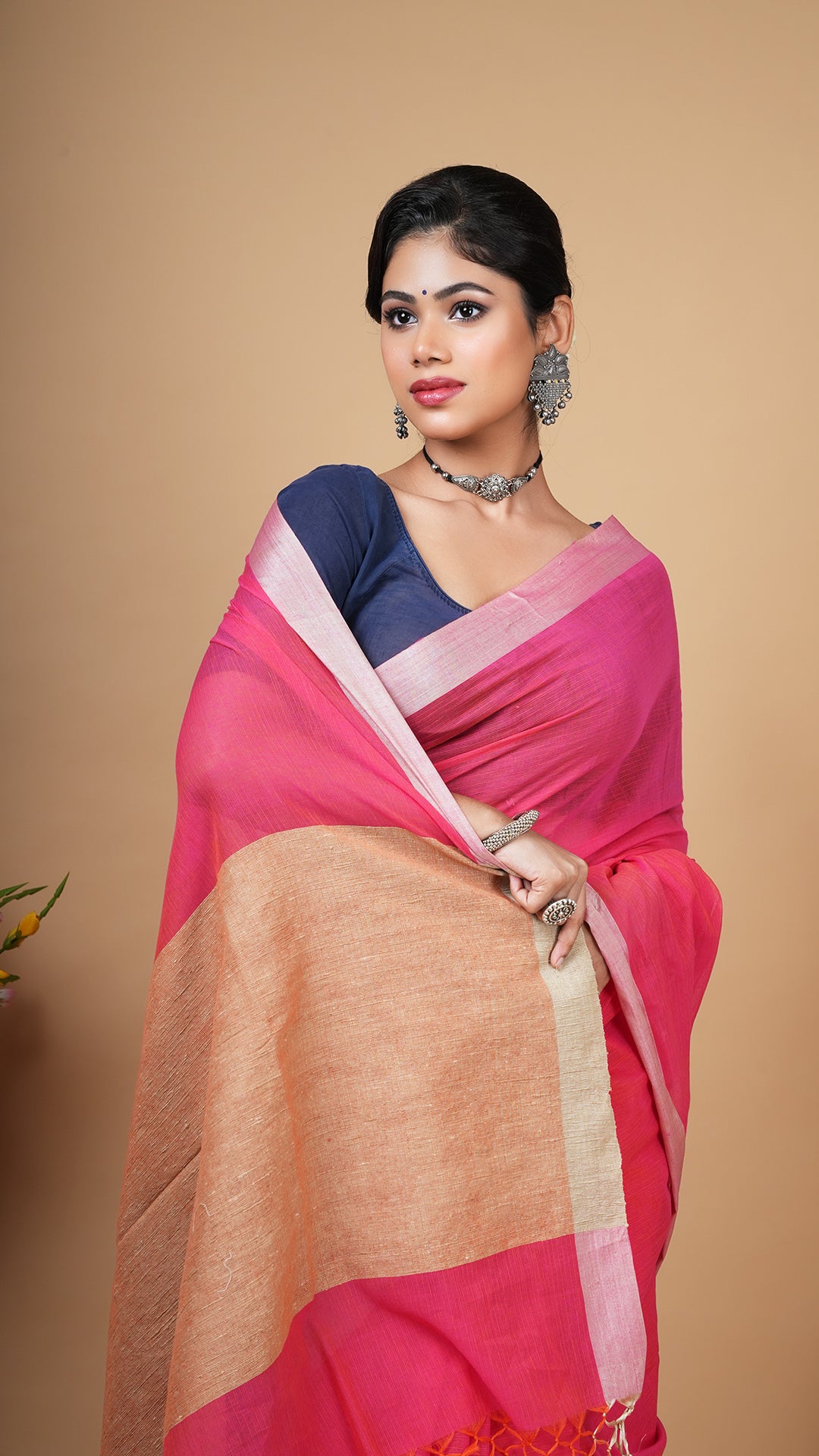 A dual tone pink coloured saree