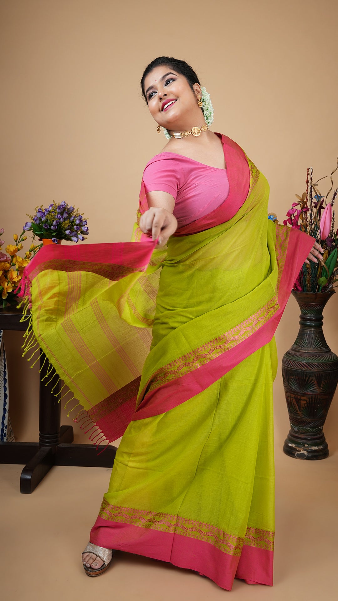A green tangail saree
