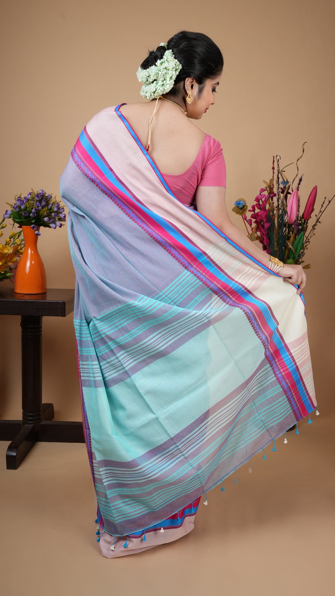 A dual tone blue coloured saree
