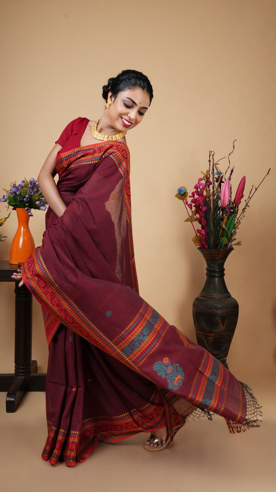A short maroon tangail saree