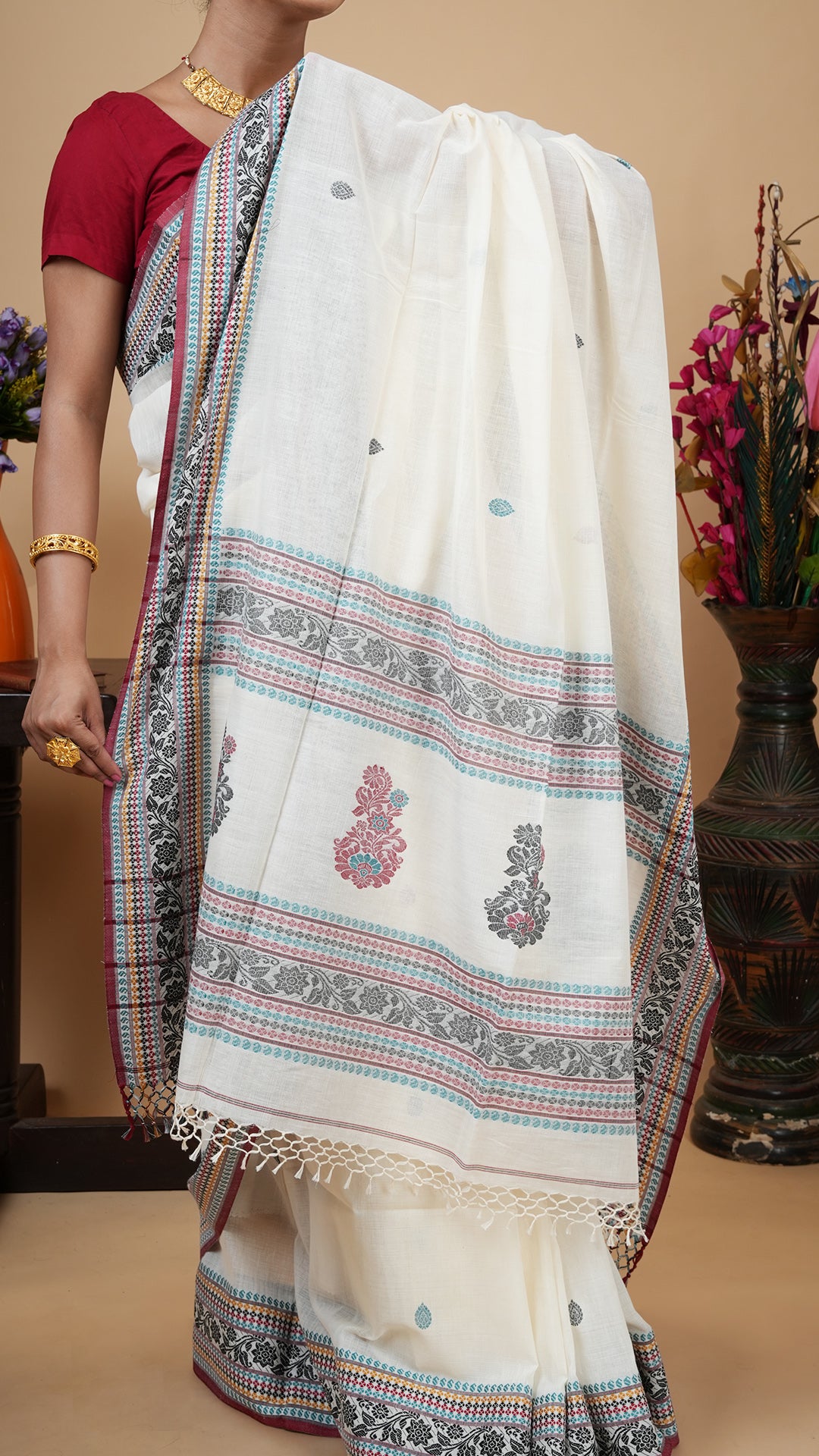 An off white tangail saree in soft cotton