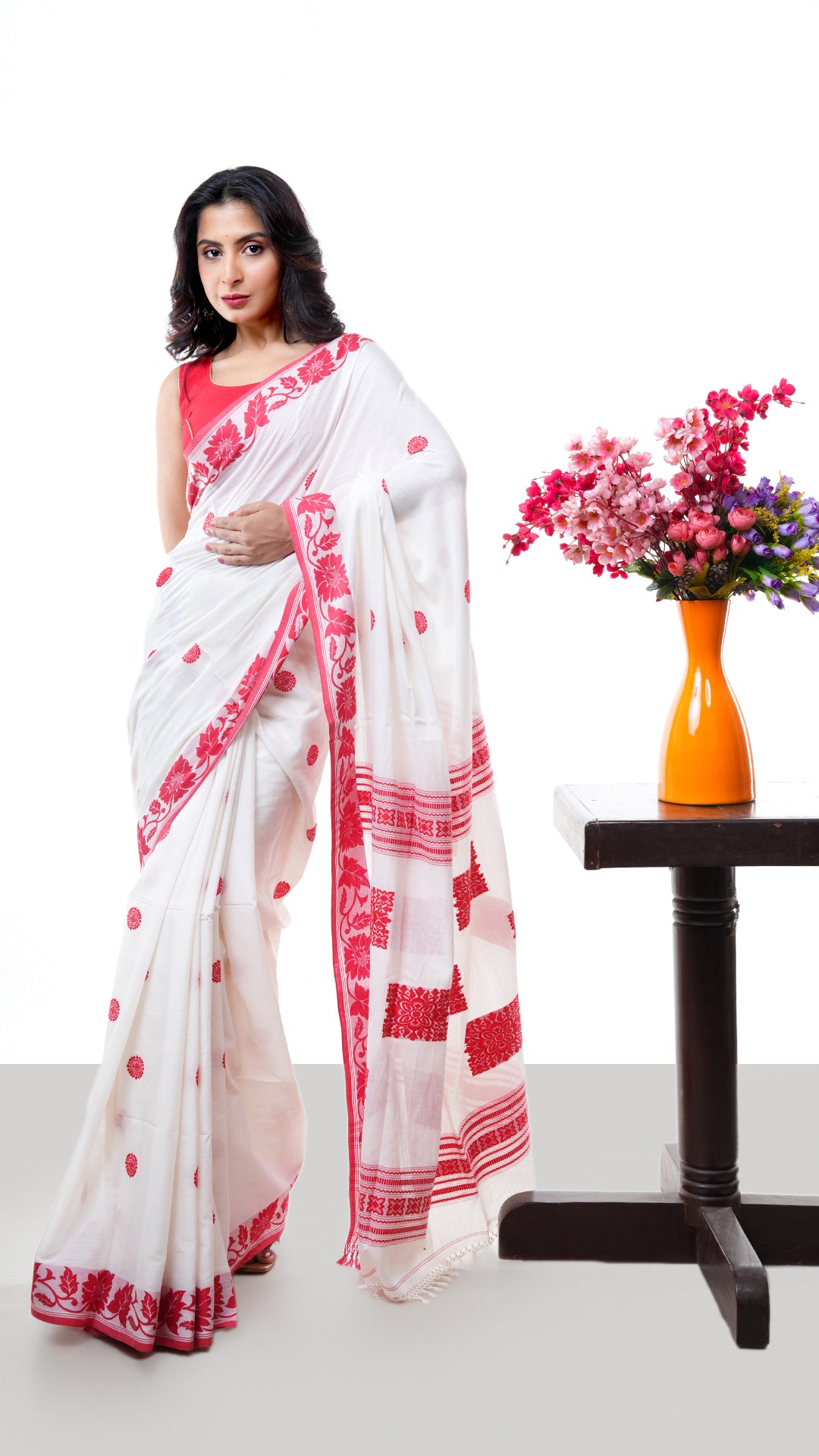 An off white red soft cotton. An off white red sari with a bold red border. Crafted with soft cotton Warp and weft. Standard 5.5-meter length. Includes matching blouse piece. cotton saree