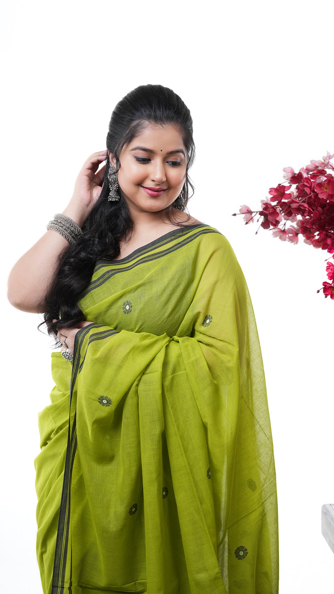 A green coloured tangail saree