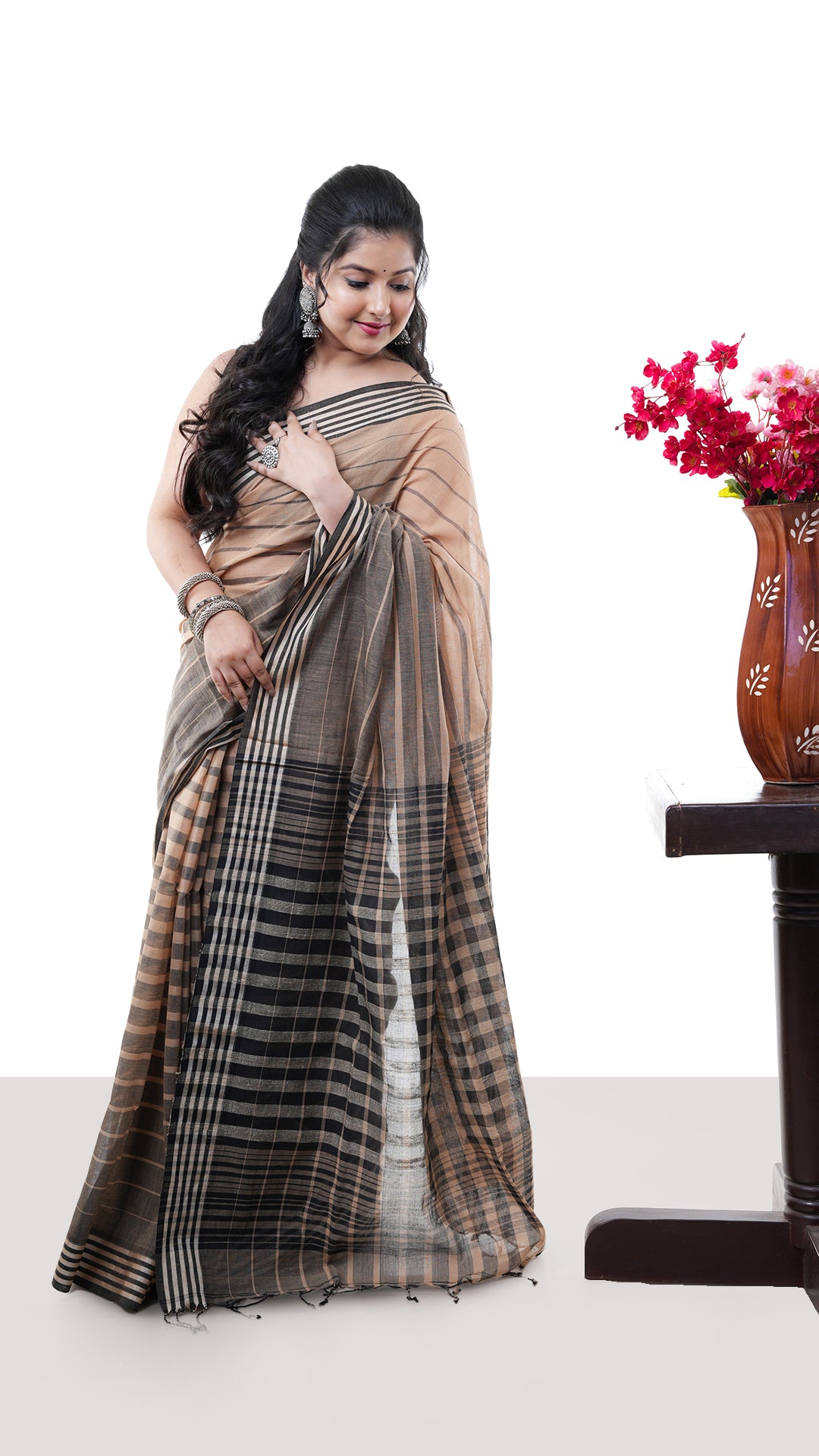 A beize and black Tangail saree. A beize body with black border and pallu. Crafted with soft cotton Warp and weft. Standard 5.5-meter length. Includes matching blouse piece. Tangail saree, cotton saree
