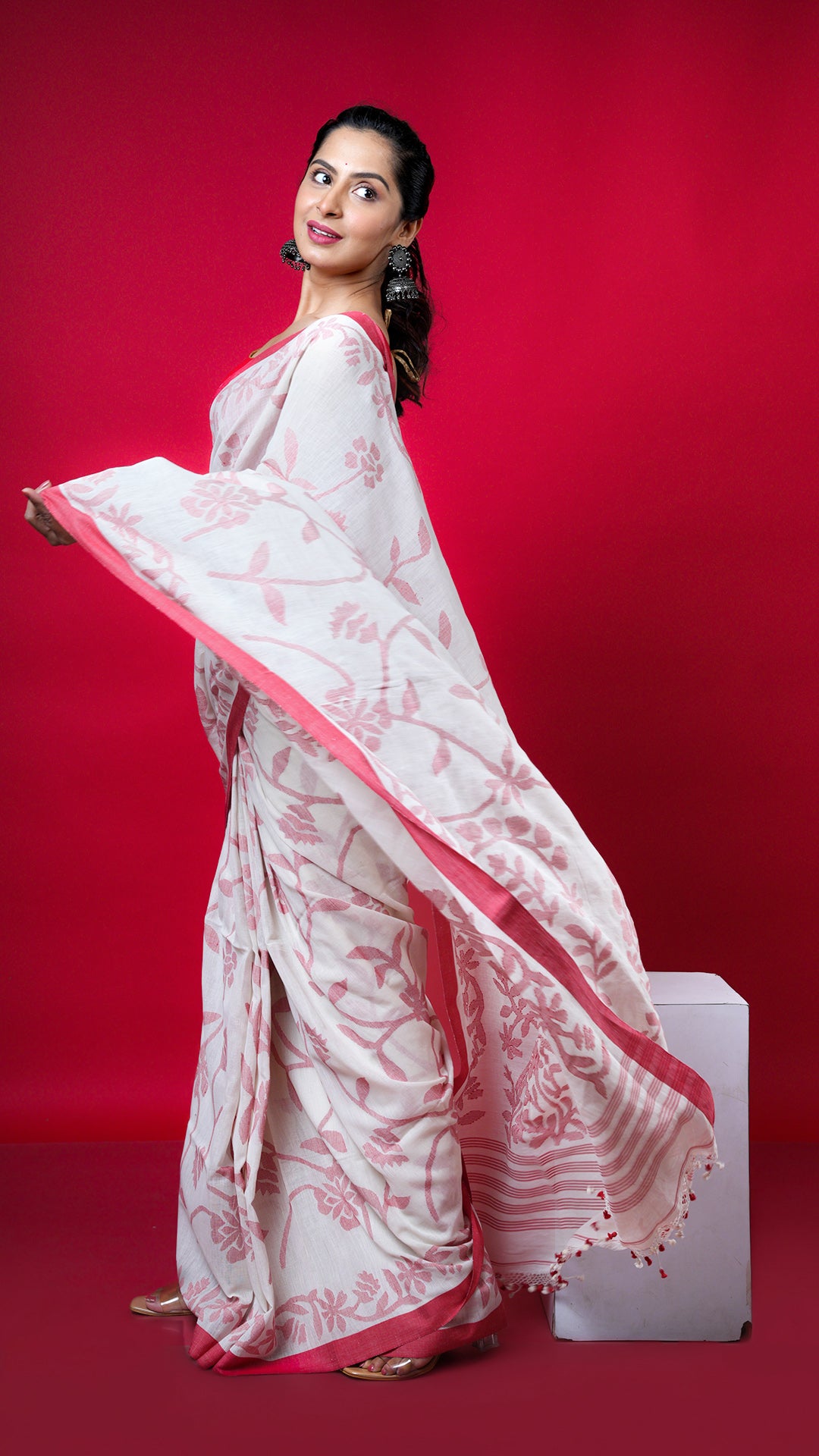 An off white and red dhakai saree. A dhakai all-over cotton saree with red border. Crafted with cotton Warp and weft. Standard 5.5-meter length. Includes matching blouse piece. cotton saree