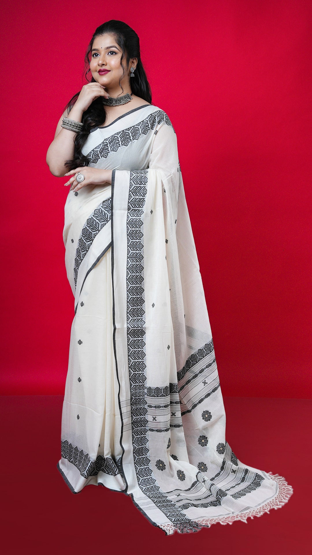 A off white and black tangail saree. A soft cotton sari with striking contrast. Crafted with soft cotton Warp and weft. Standard 5.5-meter length. Includes matching blouse piece. Tangail saree, cotton saree