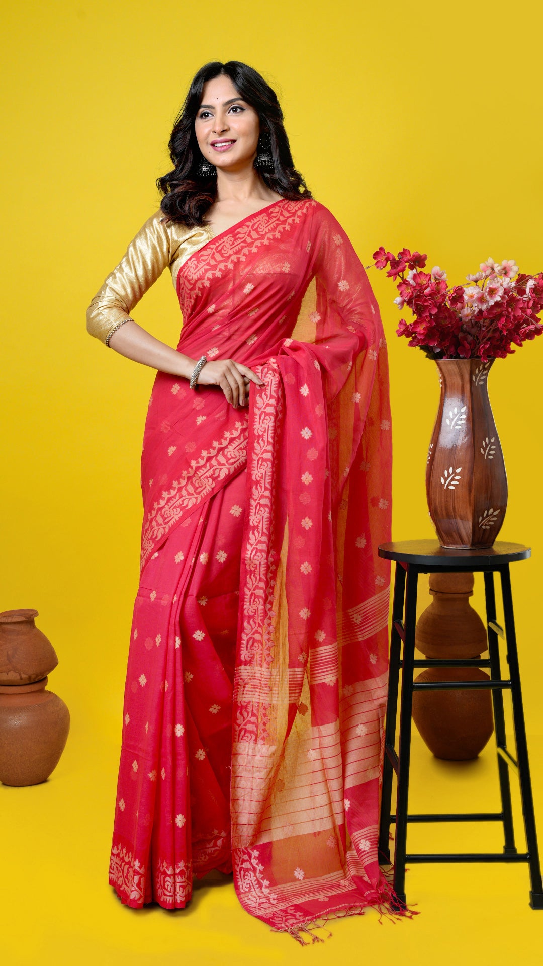 Red soft cotton machine-made Dhakai saree with beige woven border, butis, and pallu. Price: Rs. 2,000/-