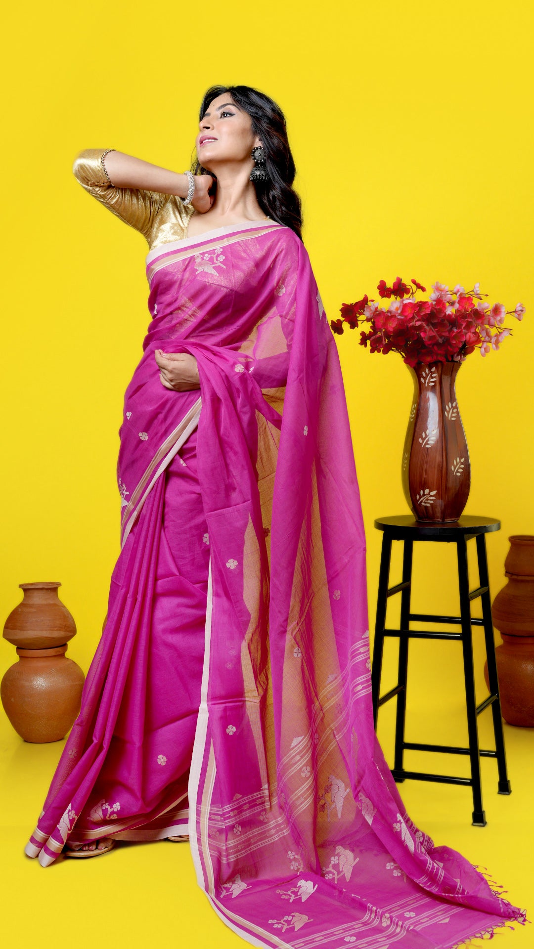Magenta soft cotton Tangail saree with bird motifs and butis in beige and off-white. Price: Rs. 3,650/-