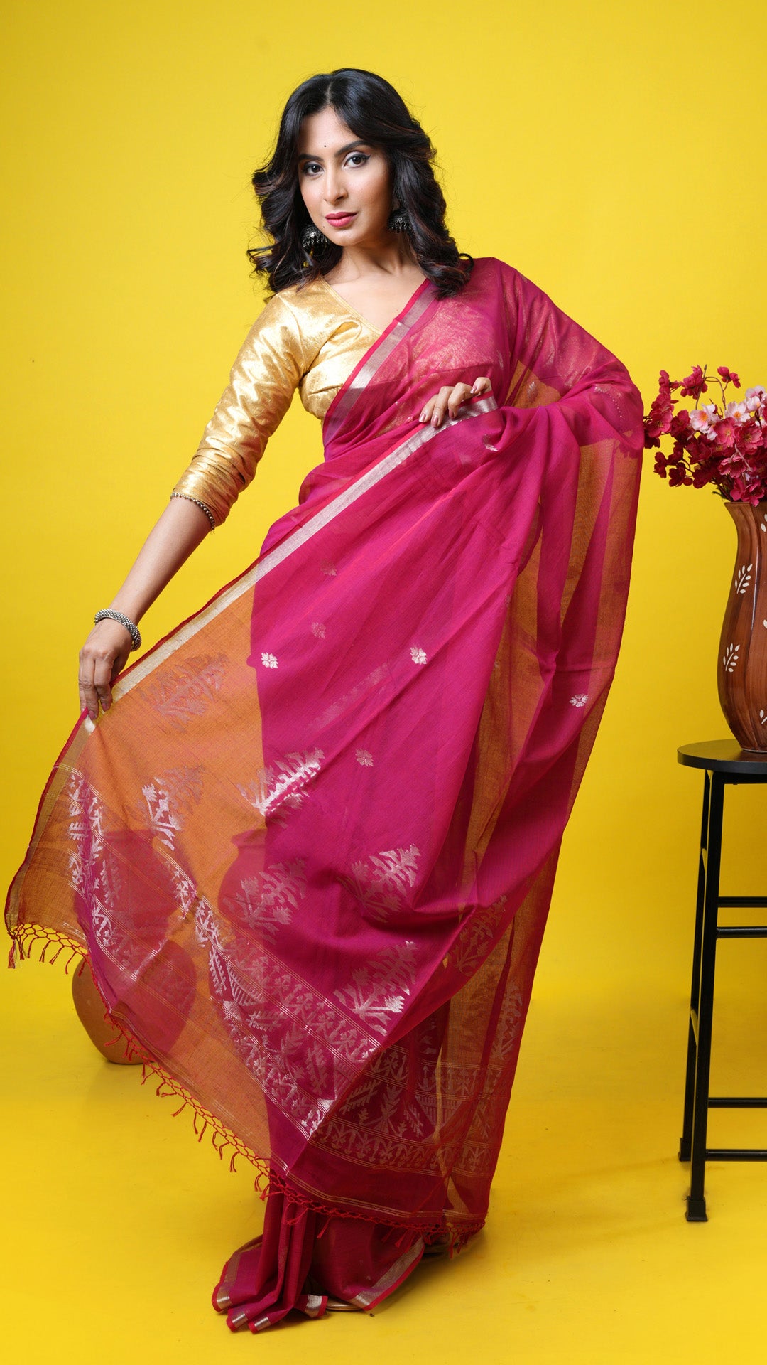 A reddish rani tangail saree