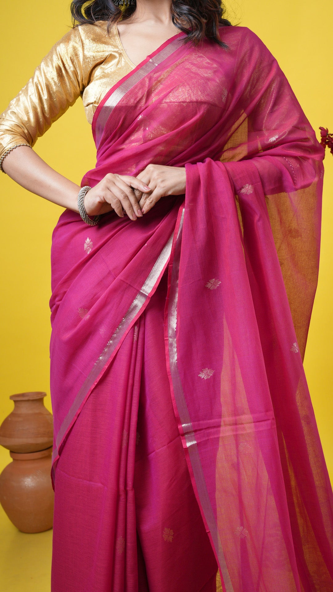 A reddish rani tangail saree