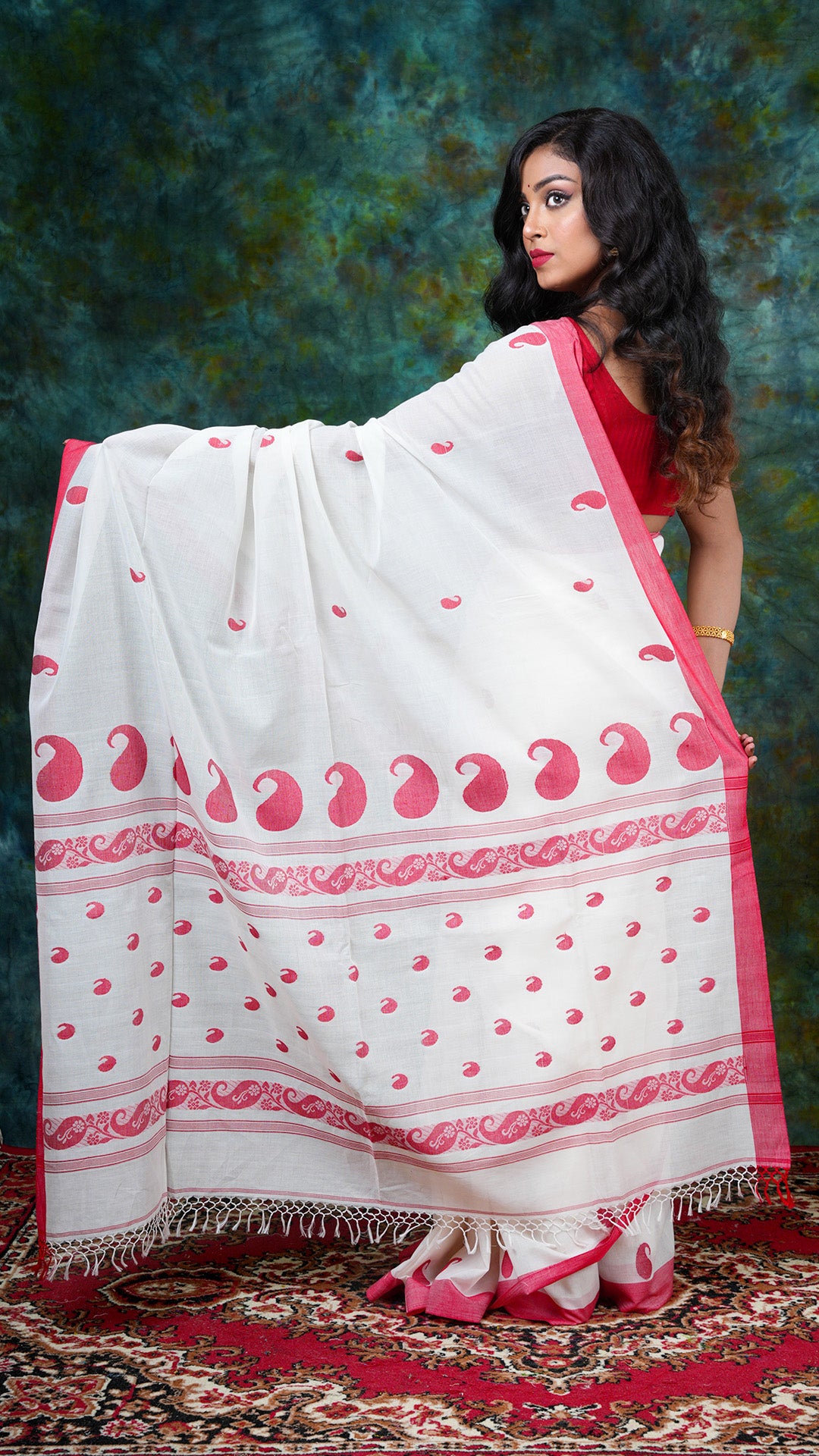 A off white tangail saree