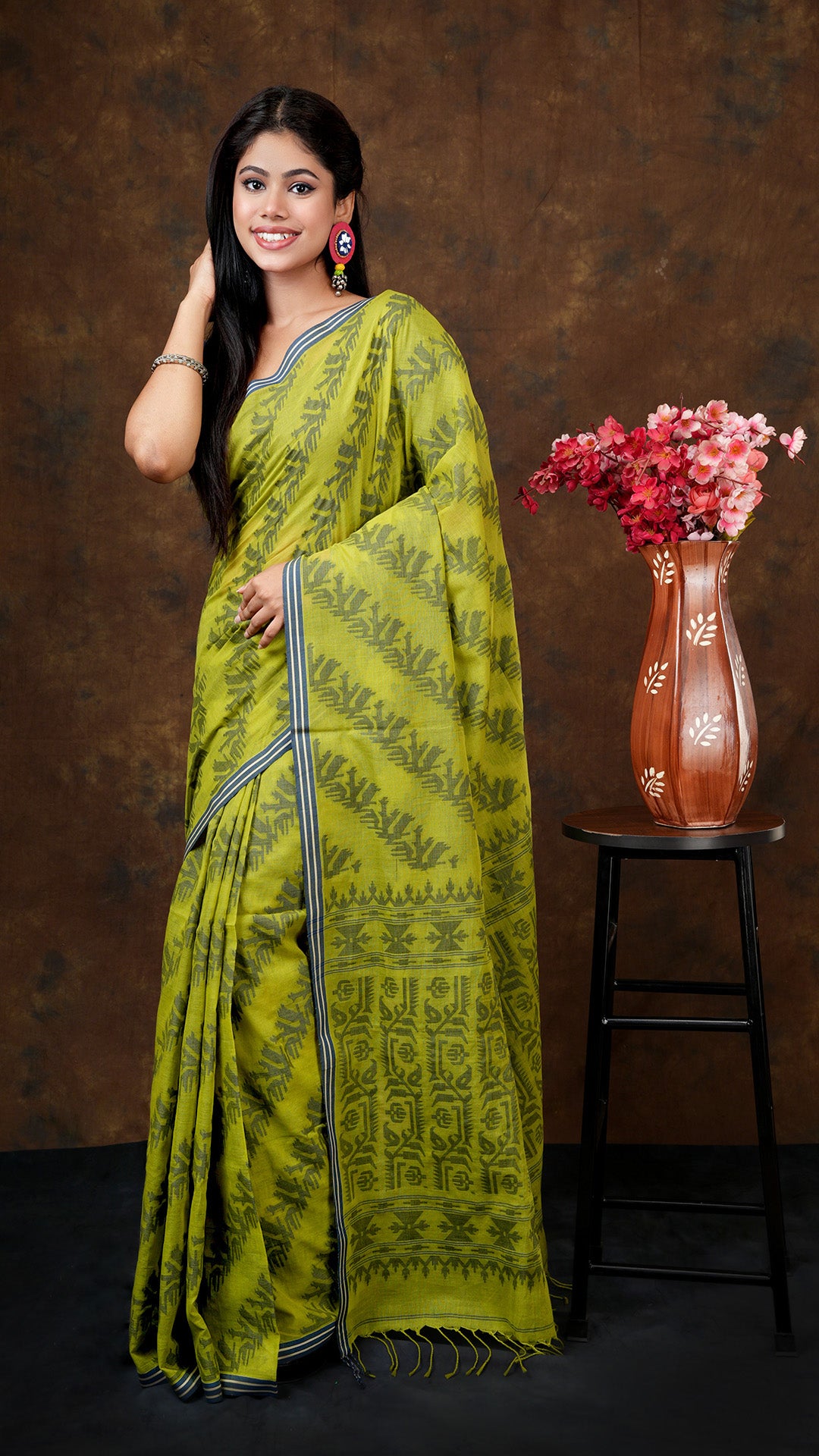 A leafy green dhakai saree - A machine made dhakai saree in leafy green colour with self floral design. This elegant Dhakai saree, Tant saree, soft cotton saree is perfect for traditional occasions.