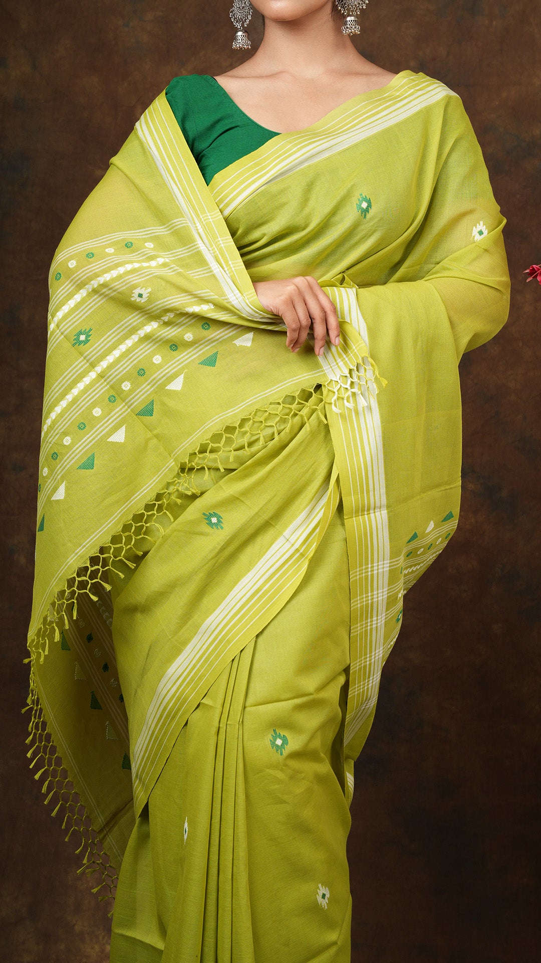 A green coloured tangail saree
