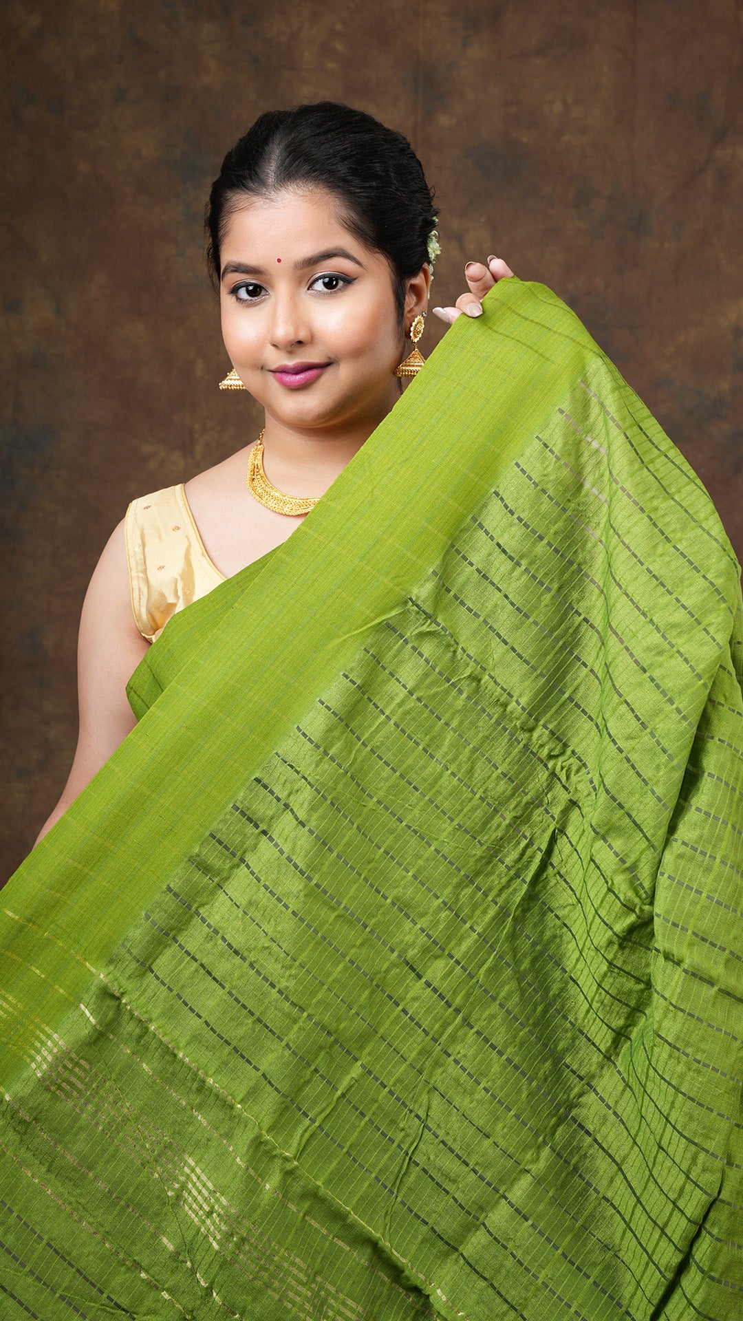 A green tangail saree