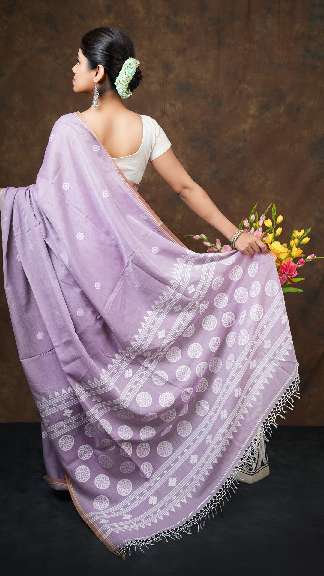 A light mauve saree