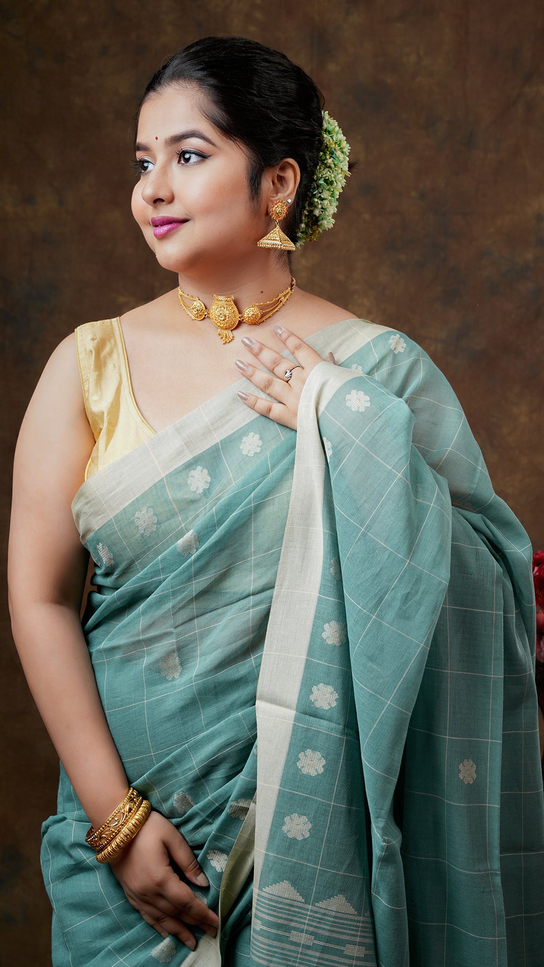 A green coloured tangail saree