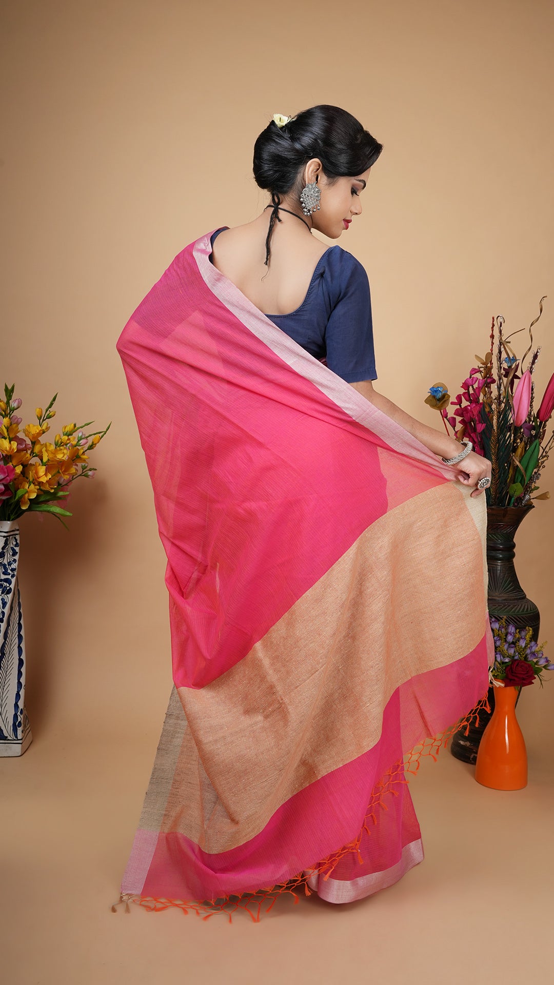 A dual tone pink coloured saree