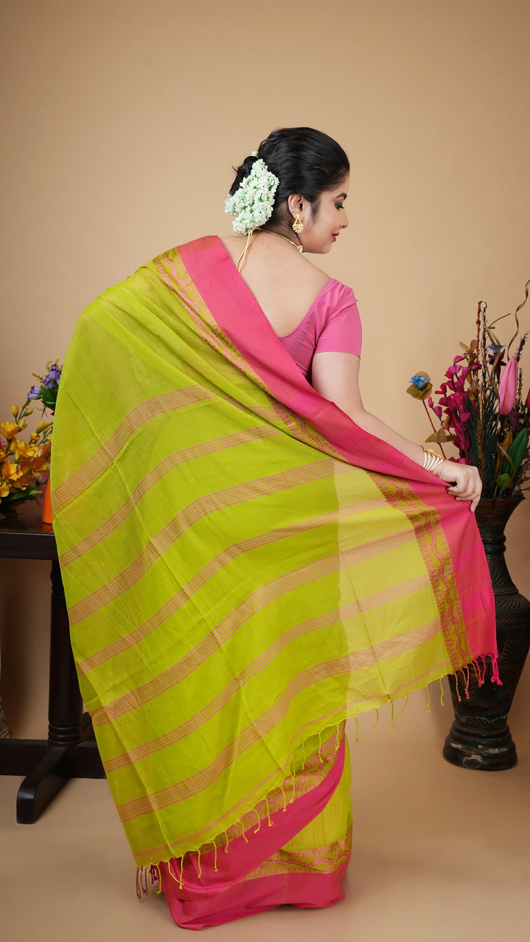 A green tangail saree