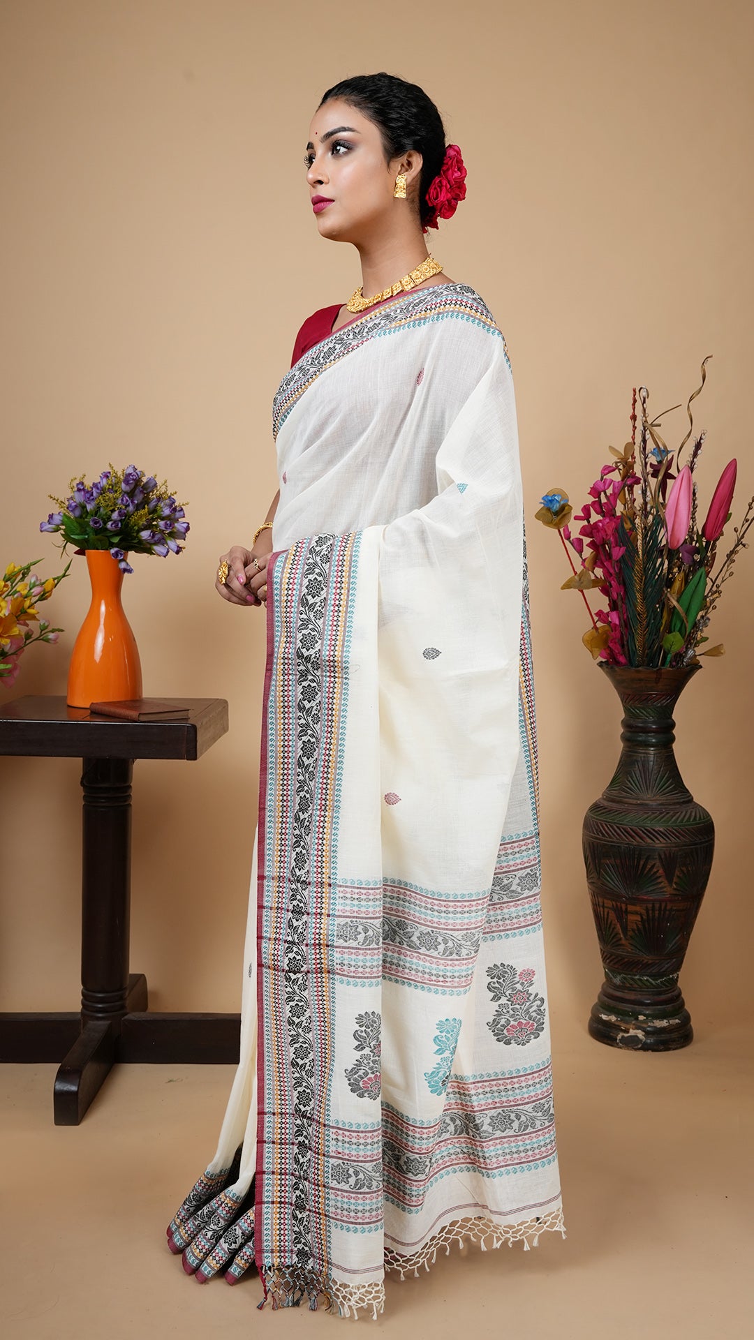 An off white tangail saree in soft cotton